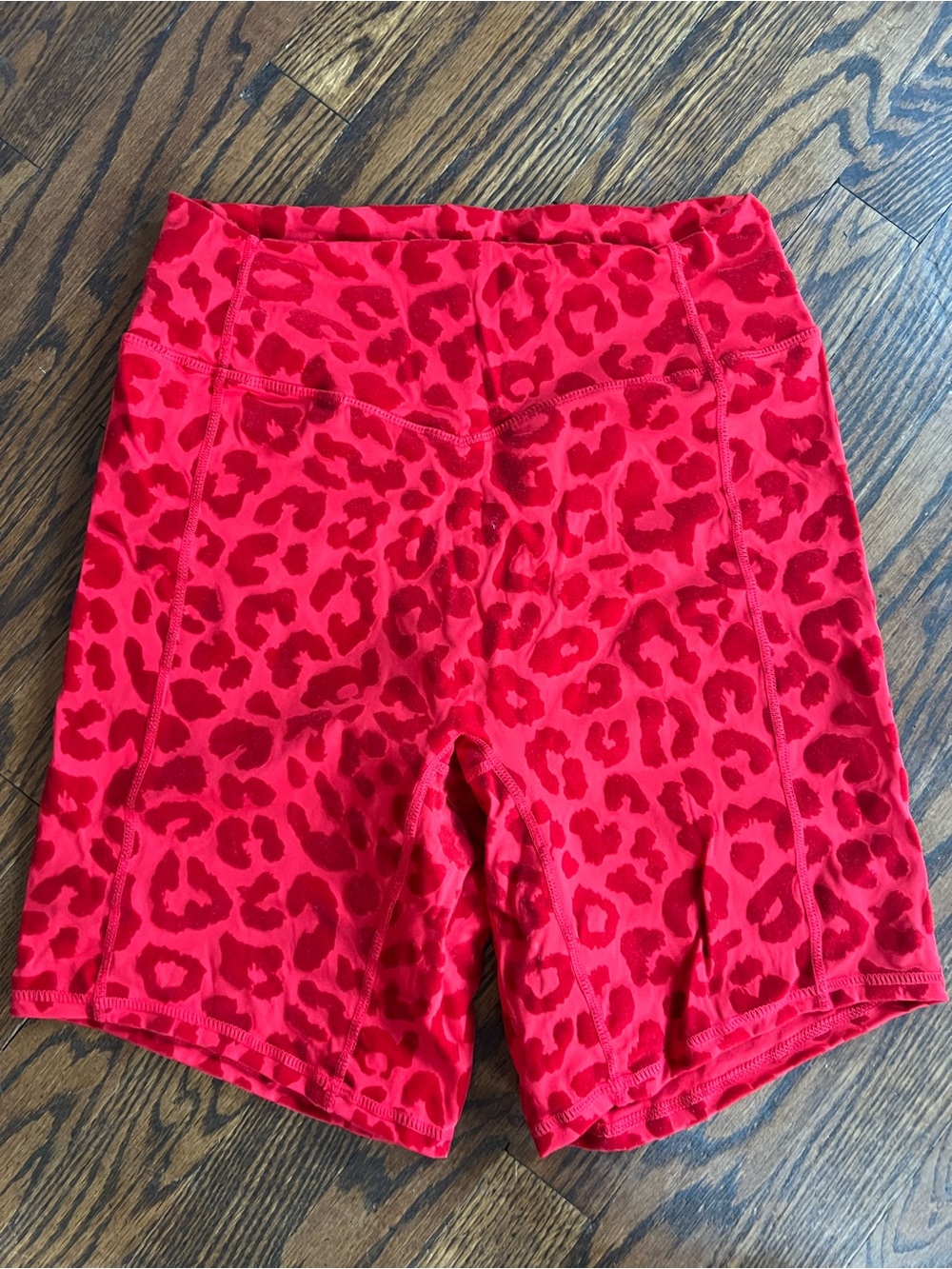Balance Athletica M red leopard shorts
